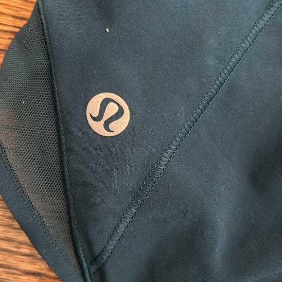 Lululemon high rise shorts size 4 - Picture 3 of 4